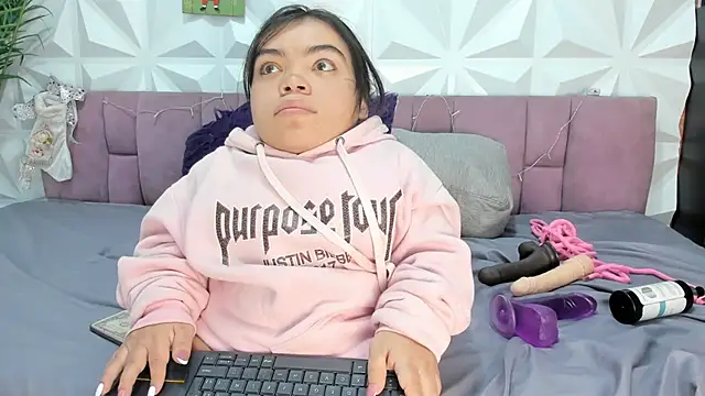 Michelle Brooks online show from 12/27/24, 01:07