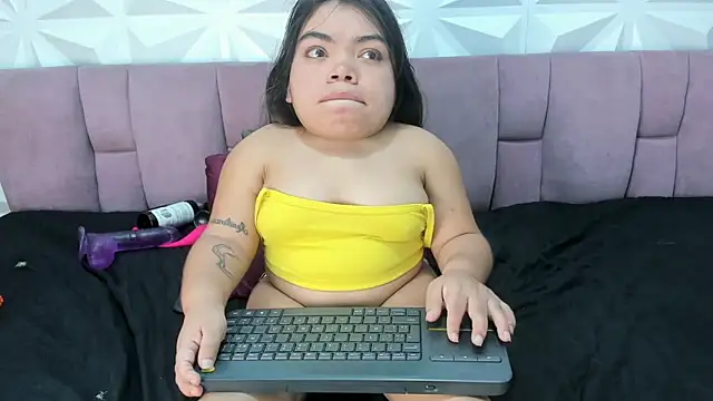 Michelle Brooks online show from 01/15/25, 04:43