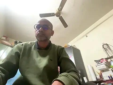 Snapshot of SammyChocolateIndian chatting on 12/14/25, 01:05 SammyChocolateIndian online show from 12/14/25, 01:05