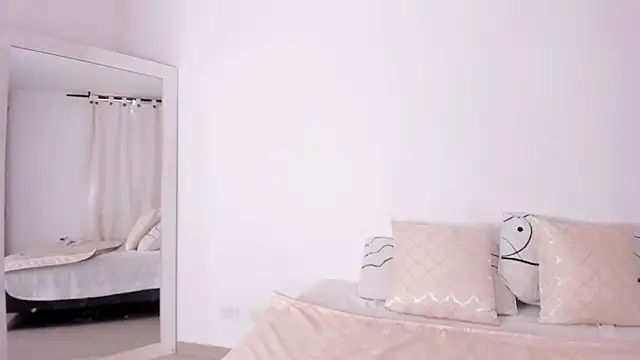 Snapshot of NickyBrown_ chatting on 11/27/25, 05:15 NickyBrown online show from 11/27/25, 05:15