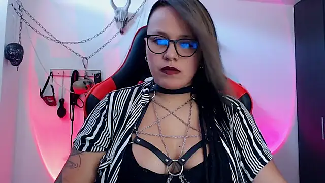 Snapshot of LilithSharon chatting on 09/28/25, 04:12 LilithSharon online show from 09/28/25, 04:12