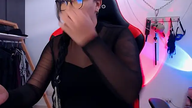 Snapshot of LilithSharon chatting on 10/16/25, 05:03 LilithSharon online show from 10/16/25, 05:03