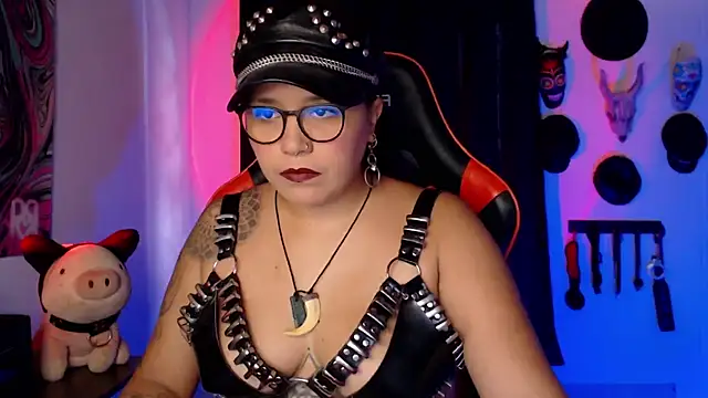 Snapshot of LilithSharon chatting on 10/17/25, 08:33 LilithSharon online show from 10/17/25, 08:33