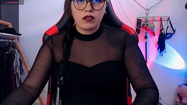 Snapshot of LilithSharon chatting on 12/02/25, 03:51 LilithSharon online show from 12/02/25, 03:51