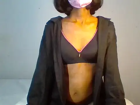 Snapshot of Levinya chatting on 12/21/24, 06:44 Levinya online show from 12/21/24, 06:44