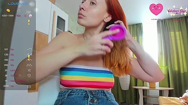 Snapshot of LuxieDelight chatting on 02/02/25, 12:02 LuxieDelight online show from 02/02/25, 12:02