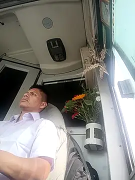 alexchir4 online show from 11/07/25, 09:04