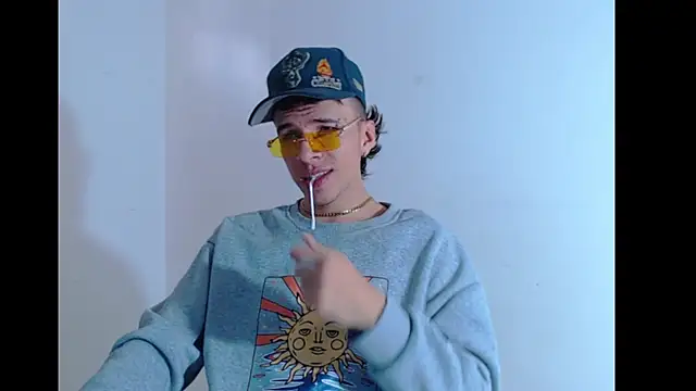 Snapshot of Keeny16 chatting on 12/07/24, 07:43 Keeny16 online show from 12/07/24, 07:43