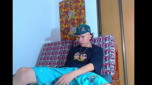 Snapshot of Keeny16 chatting on 12/15/24, 04:15 Keeny16 online show from 12/15/24, 04:15