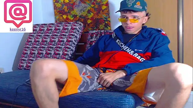 Snapshot of Keeny16 chatting on 12/16/24, 02:49 Keeny16 online show from 12/16/24, 02:49