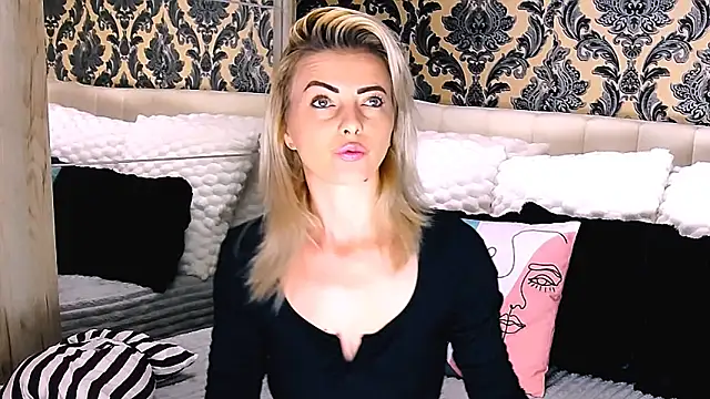 Aly girl1 online show from 09/30/25, 08:19