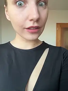 Snapshot of Sofia_Poly chatting on 02/22/25, 09:37 Sofia Poly online show from 02/22/25, 09:37