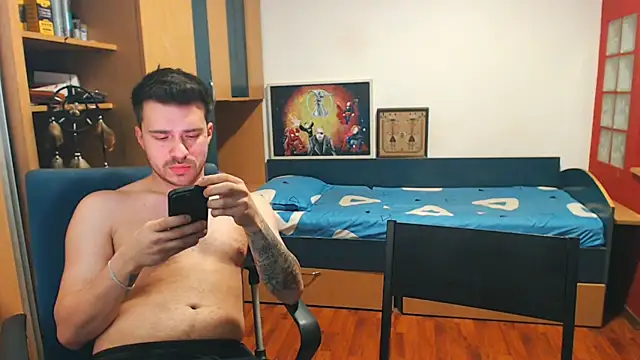 Snapshot of JohnnyStepBro chatting on 12/30/24, 04:40 JohnnyStepBro online show from 12/30/24, 04:40