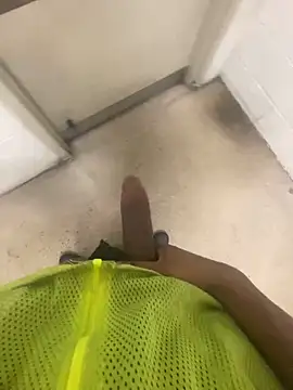 Snapshot of zeekBbc chatting on 02/01/25, 11:27 zeekBbc online show from 02/01/25, 11:27