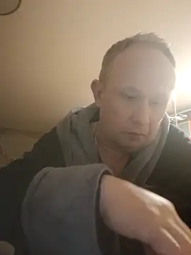 Snapshot of X46x chatting on 10/13/25, 04:01 X46x online show from 10/13/25, 04:01