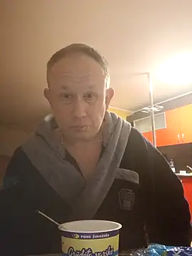 Snapshot of X46x chatting on 10/14/25, 04:02 X46x online show from 10/14/25, 04:02