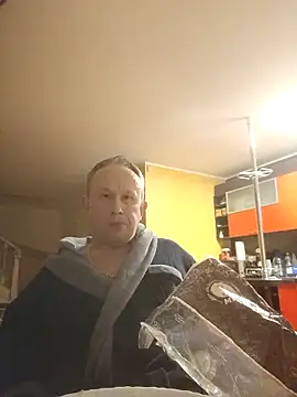 Snapshot of X46x chatting on 12/14/25, 05:35 X46x online show from 12/14/25, 05:35