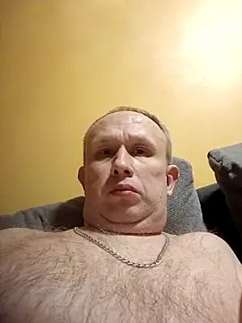 Snapshot of X46x chatting on 12/16/25, 05:18 X46x online show from 12/16/25, 05:18