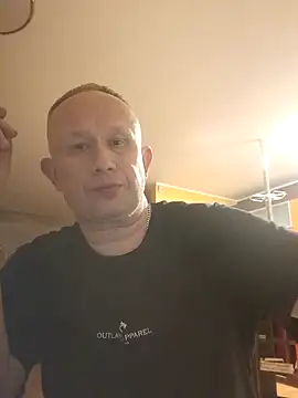 Snapshot of X46x chatting on 12/19/25, 05:14 X46x online show from 12/19/25, 05:14