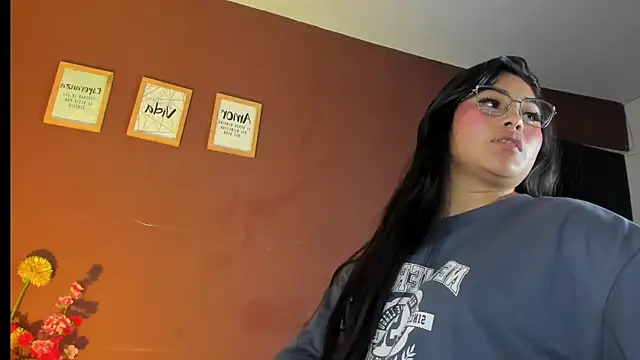 Little Ivy online show from 11/18/25, 07:07