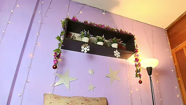 Little Ivy online show from 12/18/25, 01:06