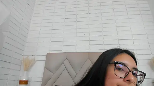 Snapshot of Isis_Osman chatting on 10/28/25, 07:05 Isis Osman online show from 10/28/25, 07:05