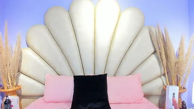 Isis Osman online show from 04/15/26, 02:57