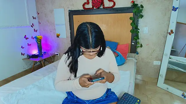 Snapshot of mialopez52 chatting on 07/08/26, 06:23 mialopez52 online show from 07/08/26, 06:23