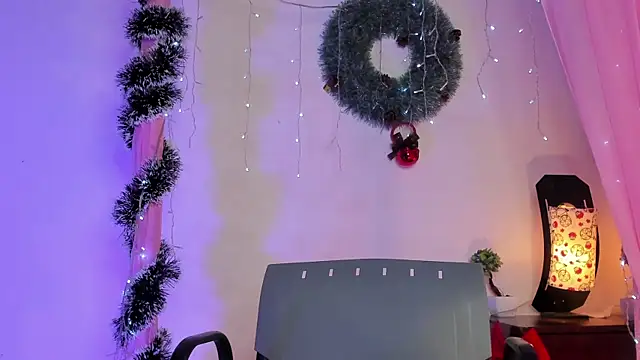 Snapshot of Monica_lopez chatting on 12/23/24, 08:14 Monica lopez online show from 12/23/24, 08:14