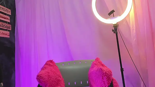 Snapshot of Monica_lopez chatting on 01/18/25, 07:37 Monica lopez online show from 01/18/25, 07:37