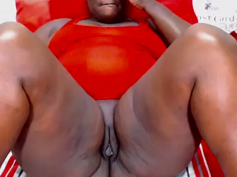 Honeybumsx32 online show from 05/17/26, 06:04