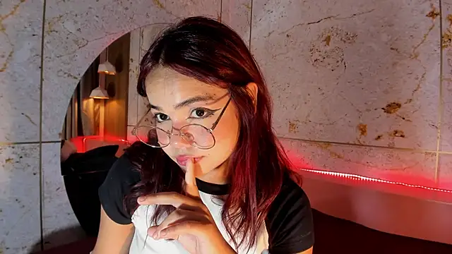 Snapshot of anastasia_jhons chatting on 02/14/25, 08:21 anastasia jhons online show from 02/14/25, 08:21