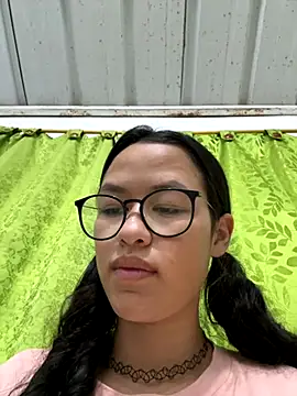 Snapshot of celesteguz chatting on 11/19/25, 11:43 celesteguz online show from 11/19/25, 11:43