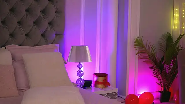 YasmineShaw online show from 03/19/25, 02:27