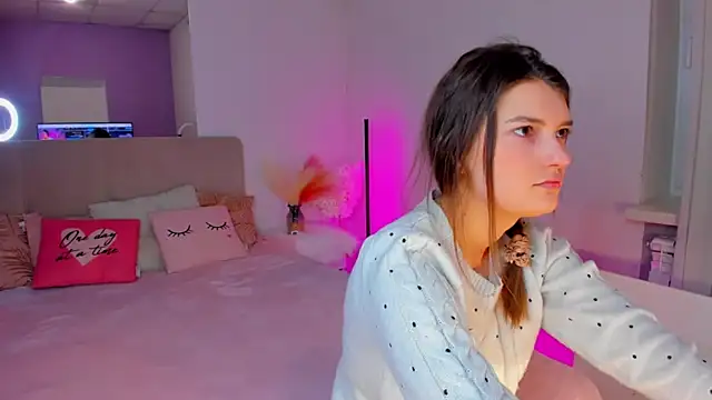 Laura Leee online show from 02/10/25, 06:31