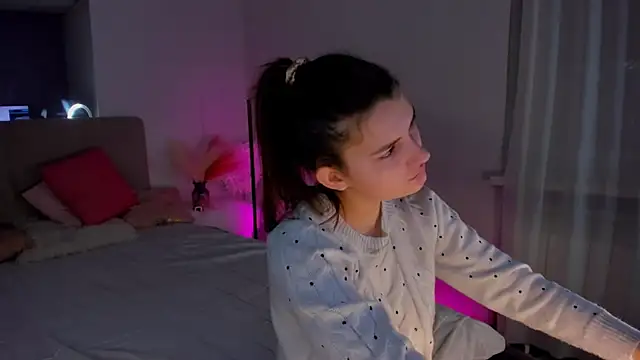 Laura Leee online show from 02/15/25, 06:23