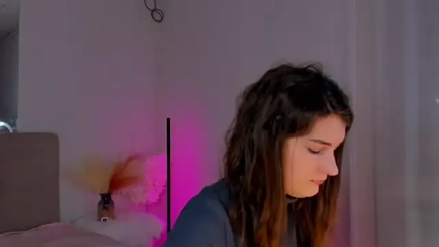 Laura Leee online show from 02/27/25, 06:29