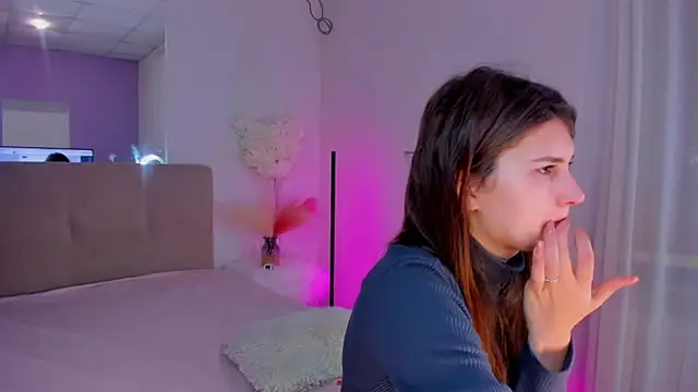 Laura Leee online show from 03/20/25, 06:19