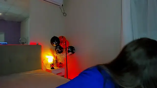 Laura Leee online show from 11/01/25, 06:48