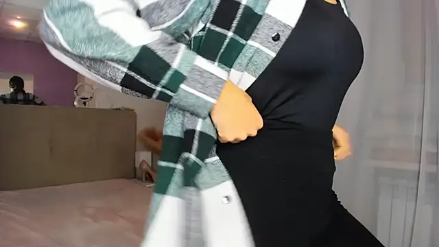 Laura Leee online show from 12/01/25, 06:18