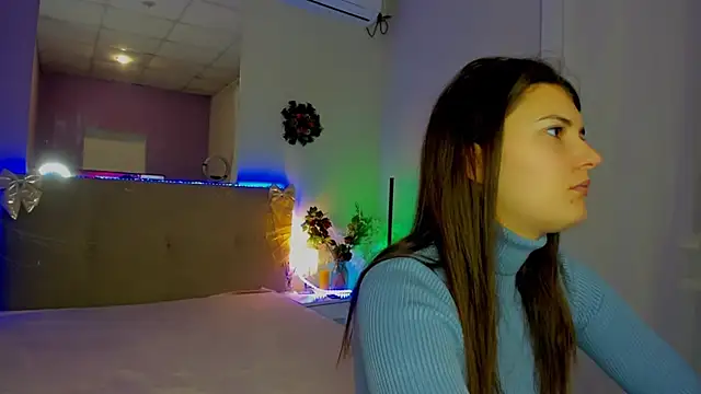 Snapshot of Laura_Leee chatting on 12/19/25, 06:09 Laura Leee online show from 12/19/25, 06:09