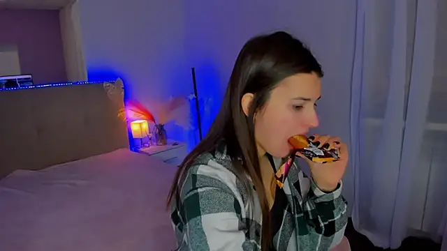 Snapshot of Laura_Leee chatting on 02/03/26, 06:51 Laura Leee online show from 02/03/26, 06:51