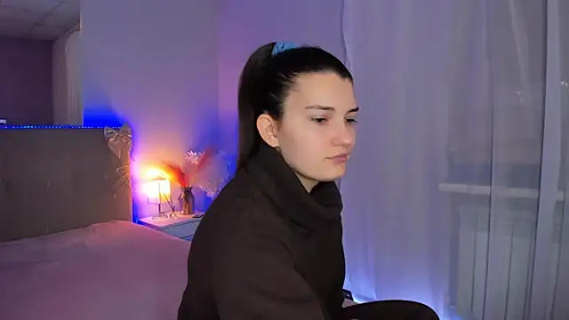 Snapshot of Laura_Leee chatting on 02/20/26, 06:26 Laura Leee online show from 02/20/26, 06:26