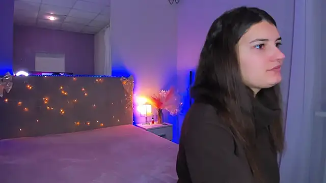 Snapshot of Laura_Leee chatting on 02/26/26, 06:34 Laura Leee online show from 02/26/26, 06:34