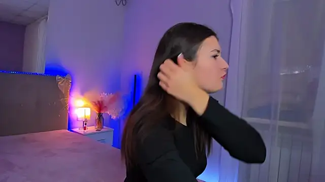 Snapshot of Laura_Leee chatting on 03/12/26, 05:57 Laura Leee online show from 03/12/26, 05:57