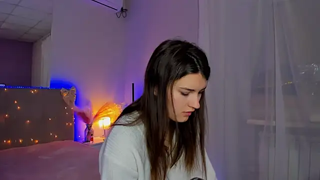 Snapshot of Laura_Leee chatting on 03/22/26, 06:06 Laura Leee online show from 03/22/26, 06:06