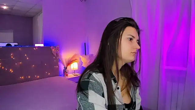 Snapshot of Laura_Leee chatting on 03/28/26, 05:51 Laura Leee online show from 03/28/26, 05:51