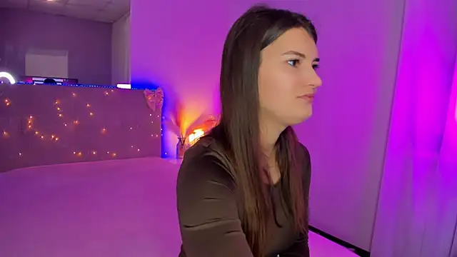 Snapshot of Laura_Leee chatting on 04/03/26, 04:43 Laura Leee online show from 04/03/26, 04:43