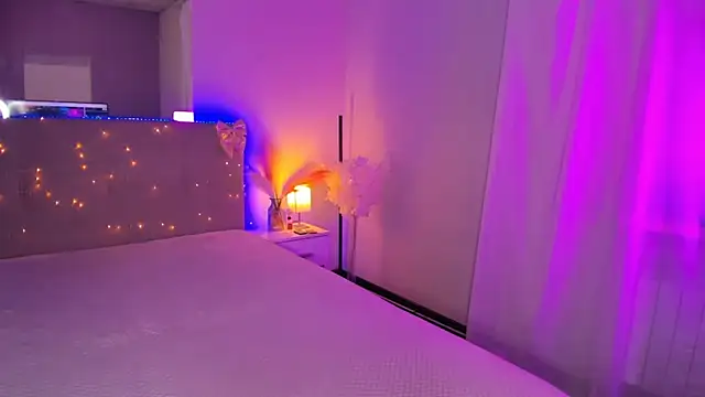 Snapshot of Laura_Leee chatting on 04/07/26, 04:57 Laura Leee online show from 04/07/26, 04:57