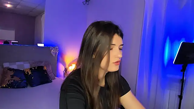 Snapshot of Laura_Leee chatting on 06/10/26, 05:07 Laura Leee online show from 06/10/26, 05:07